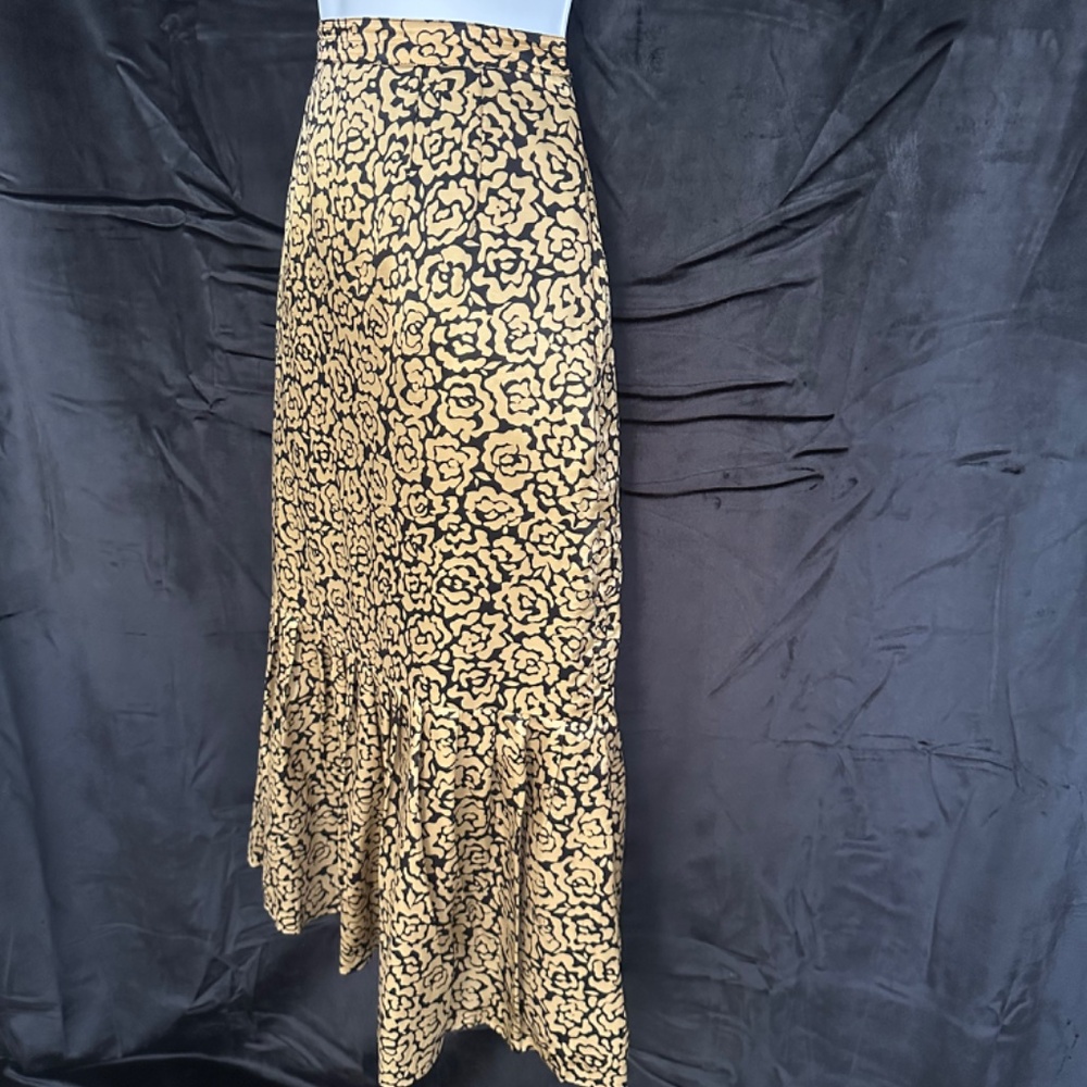Women’s black and gold satin midi skirt with flounce, size 10 - Picture 2 of 6